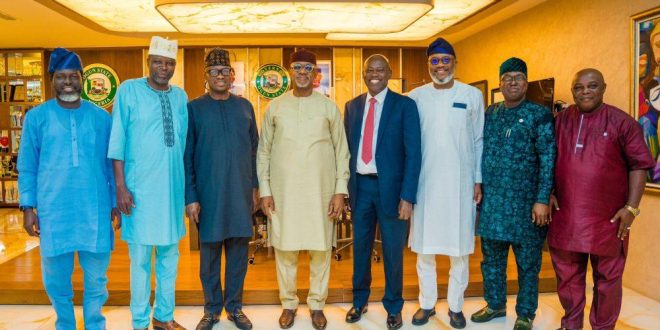 Ogun Opposition Parties, PDP, APM Leaders Decamped To APC